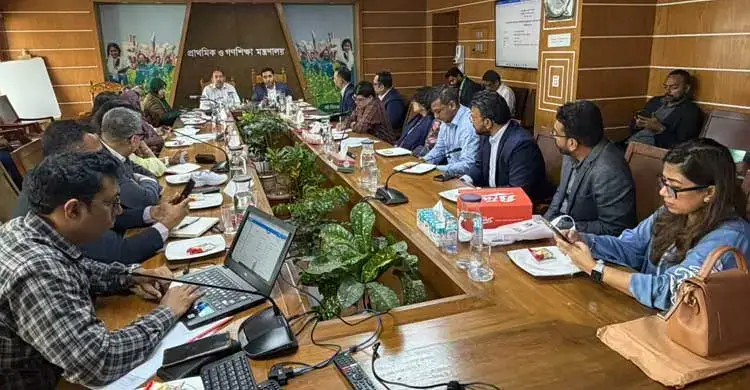 Govt to Give Shoes to 1 Lakh Students